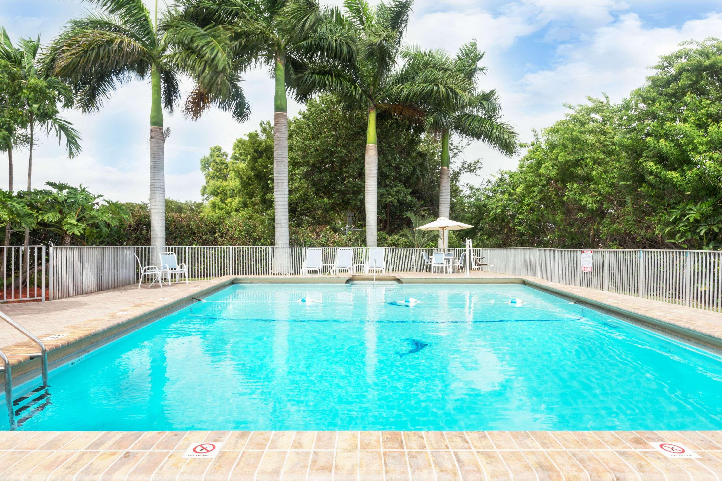 Days Inn By Wyndham Fort Lauderdale-Oakland Park Airport N Exterior photo