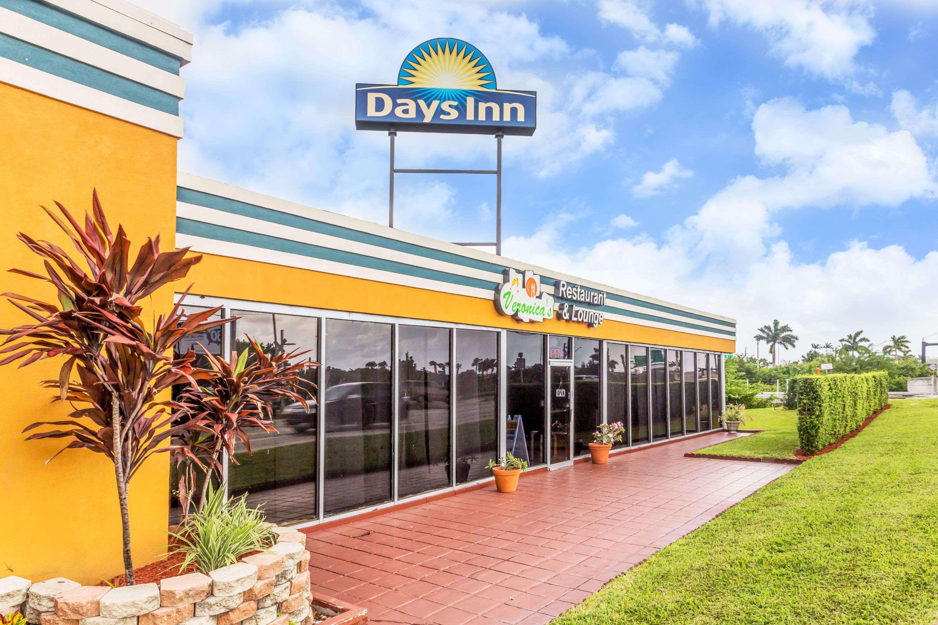 Days Inn By Wyndham Fort Lauderdale-Oakland Park Airport N Exterior photo